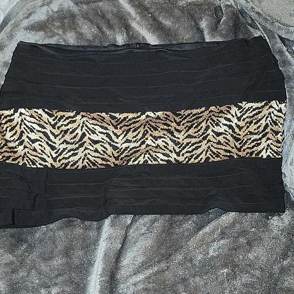 Women's Plus Size Beautiful skirt. Worn once excellent condition 👌 Size 18 W - Picture 1 of 6